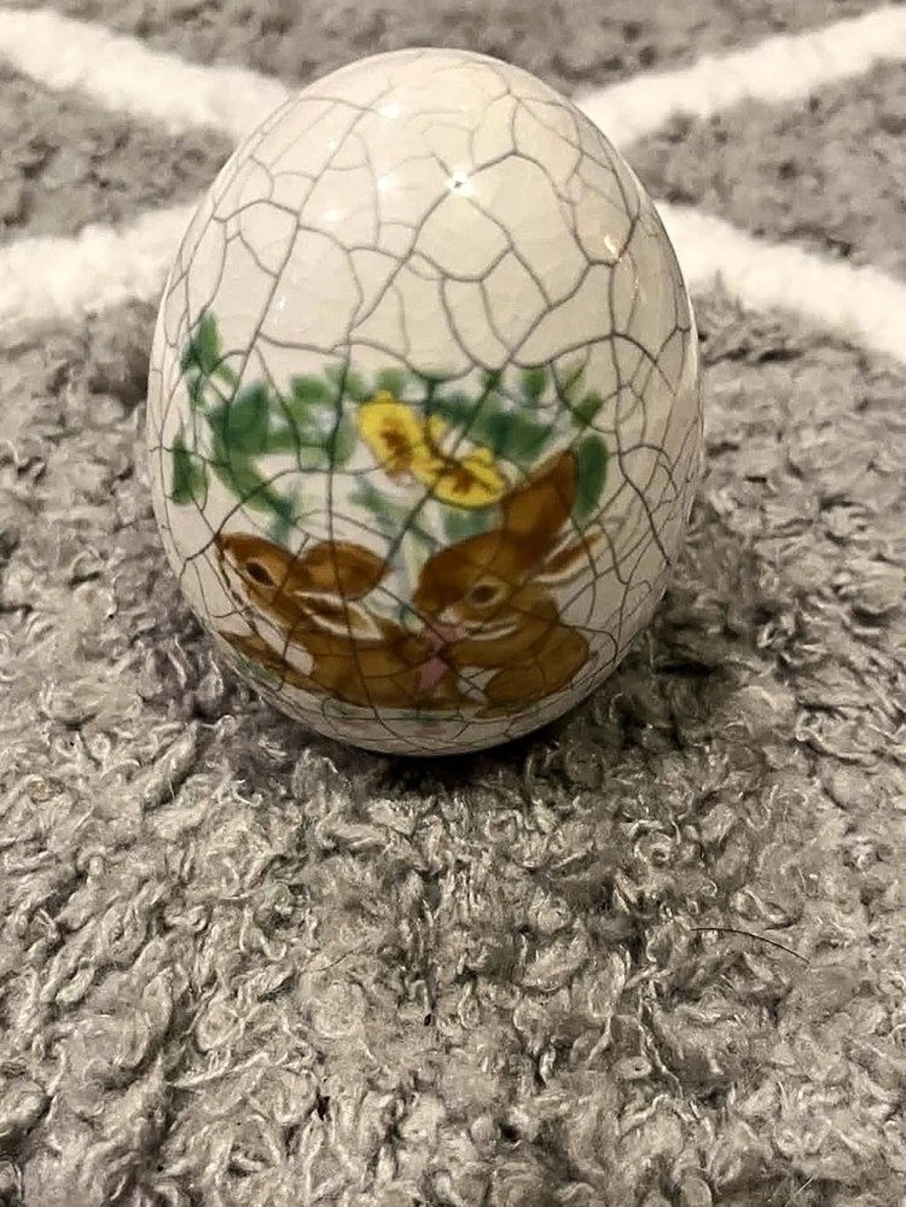 vintage porcelain Easter egg featuring a crazed (crackle glaze) design with pain